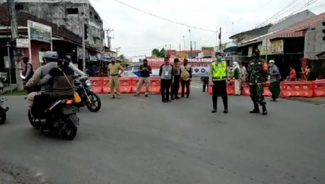 Pantauan Penerapan PSBB di Kabupaten Cirebon: Aktivitas Masih Tinggi, Sejumlah Jalan Kembali Ditutup