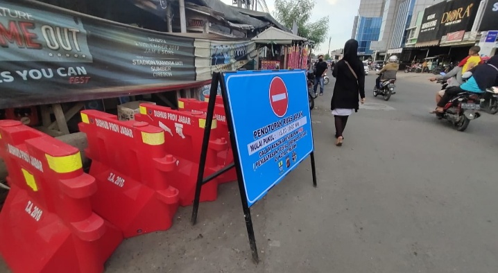 Penyekatan Jalan Perumnas Kota Cirebon Beberapa Jam Langsung Macet