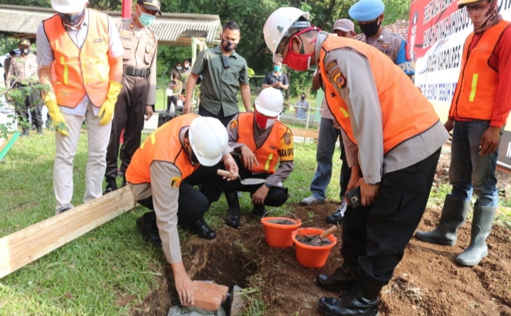 Anggota Polres Majalengka Dapat Bantuan 22 Rumah Khusus Dinas