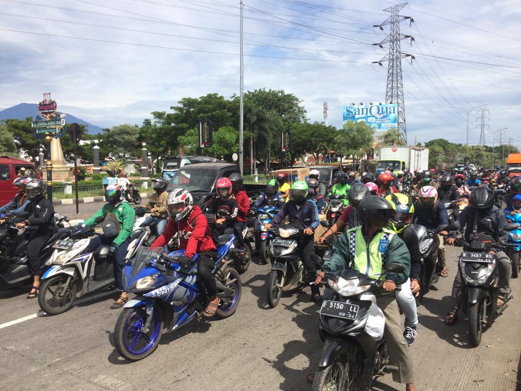 Jalan Pantura Cirebon Mulai Ramai Pemudik