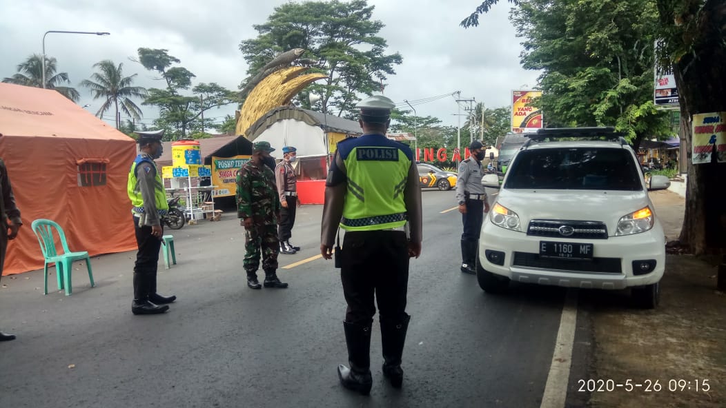 Petugas Check Point di Sampora Halau Pemudik yang akan Kembali ke Jakarta