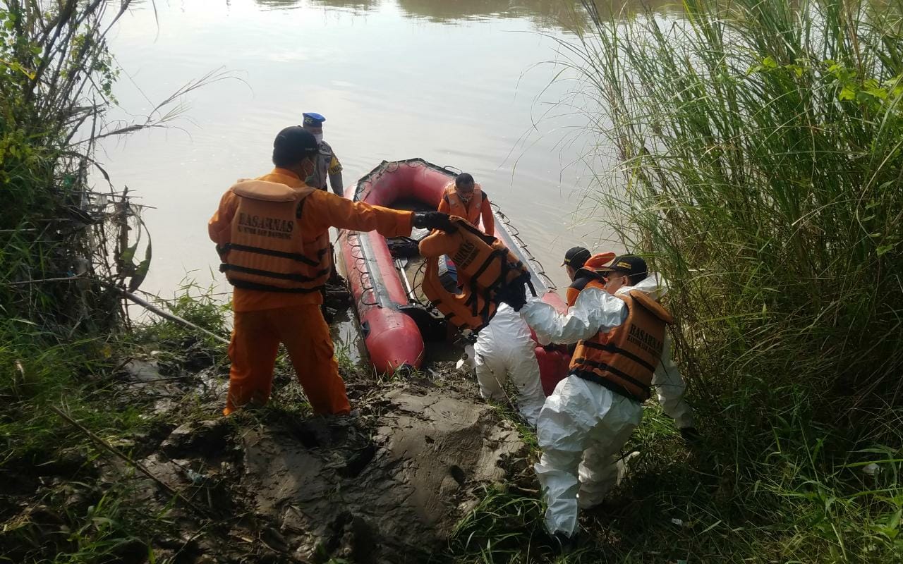 Sabung Ayam Digerebek Polisi, Nyebur ke Sungai Cisanggarung, Hilang Dua Hari