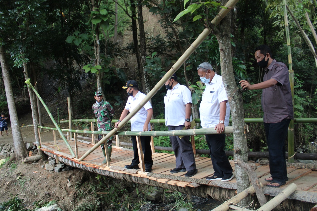 Tinjau Jembatan Ambruk, Acep Senang Ada Upaya Penanganan Dini