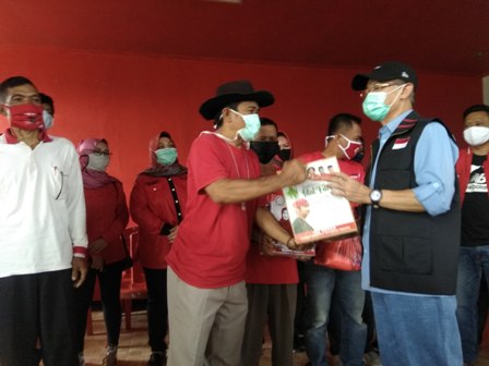 DPC PDIP Distribusikan Bantuan untuk Pengurus