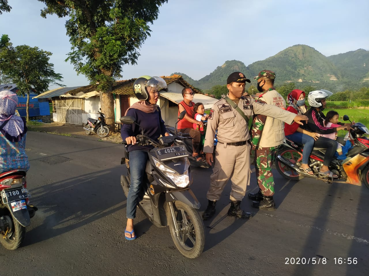 Tak Bermasker, Pengendara Disanksi Pushup