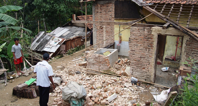 Pergerakan Tanah Bunigeulis, 3 Rumah Rusak