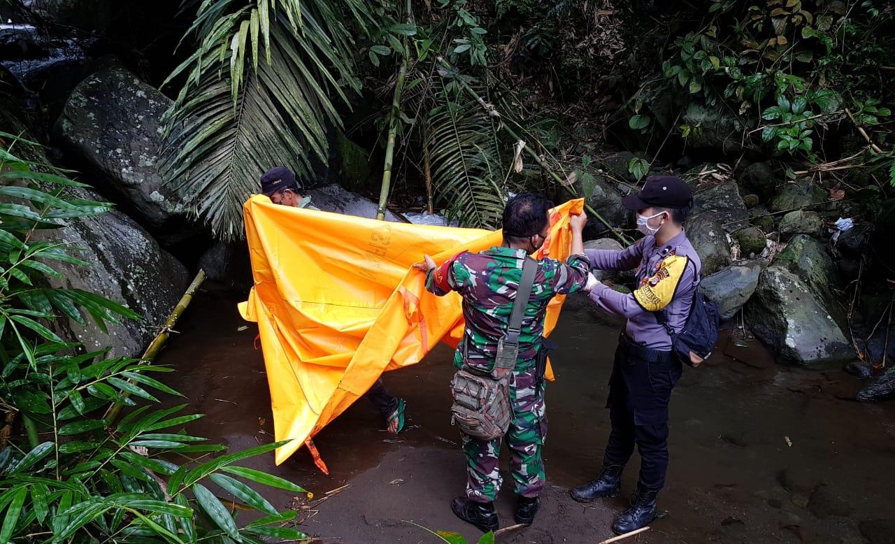 Petugas Temukan Mayat Misterius di Kaki Gunung Ciremai