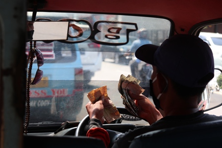 Sopir Angkot Ngedrop, Tinggal 10 Persen Beroperasi