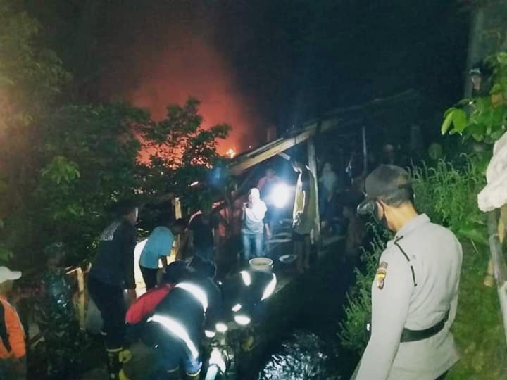 Pabrik Hangus Terbakar, Pemilik Rugi Rp100 Juta