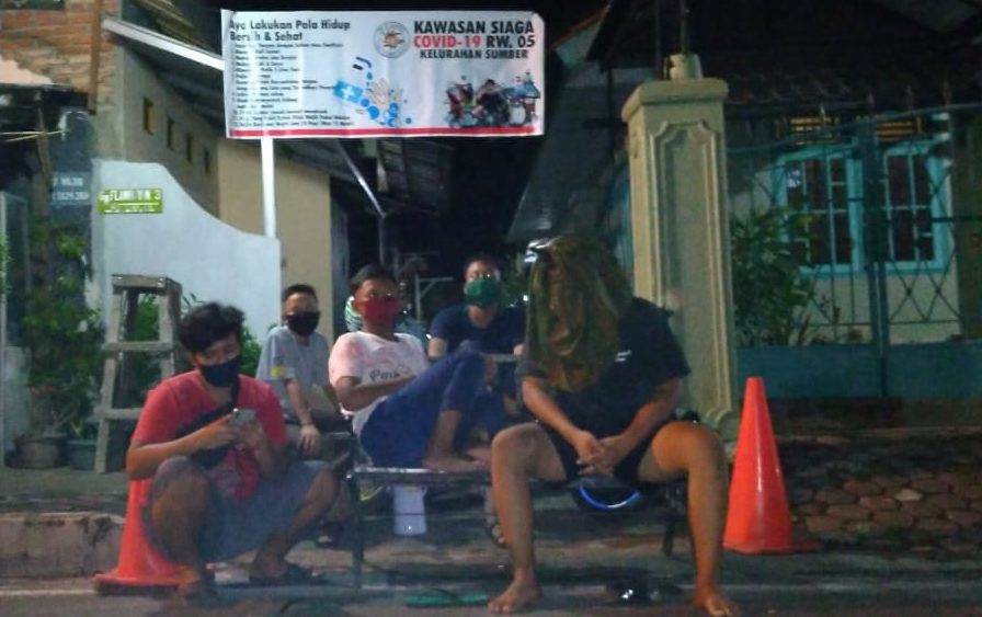 Warga RW 5 Kelurahan Sumber Tutup Akses Jalan Untuk Publik