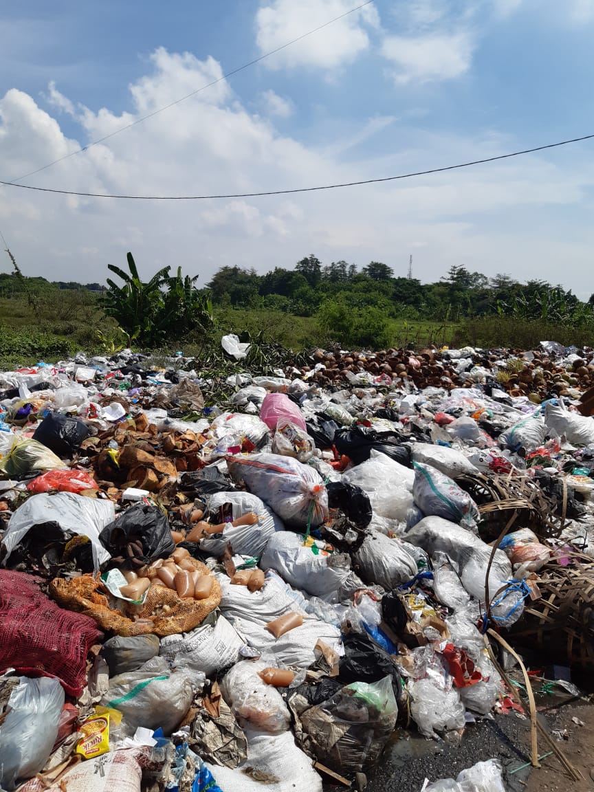 Gara-gara Warga Buang  Sembarangan, Sampah  Menumpuk Tak Karuan