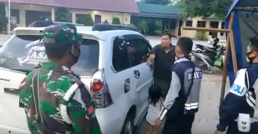 Viral Video Pria Mengaku Tak Bisa Beli Susu, Serahkan 2 Anaknya ke Petugas PSBB