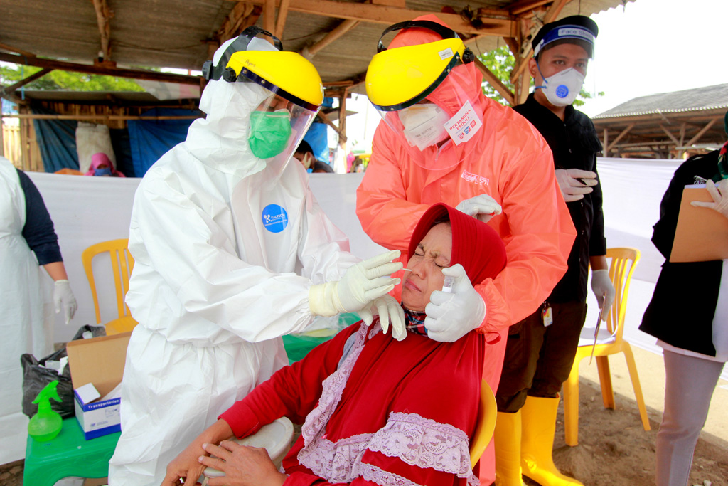 Hasil Tes Swab Masal di Area Sport Center Indramayu, Negatif