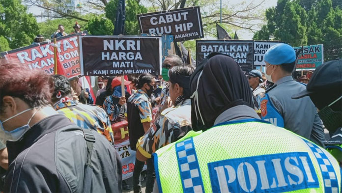 Tolak RUU HIP, Ratusan Massa LSM GMBI Datangi DPRD Kabupaten Cirebon