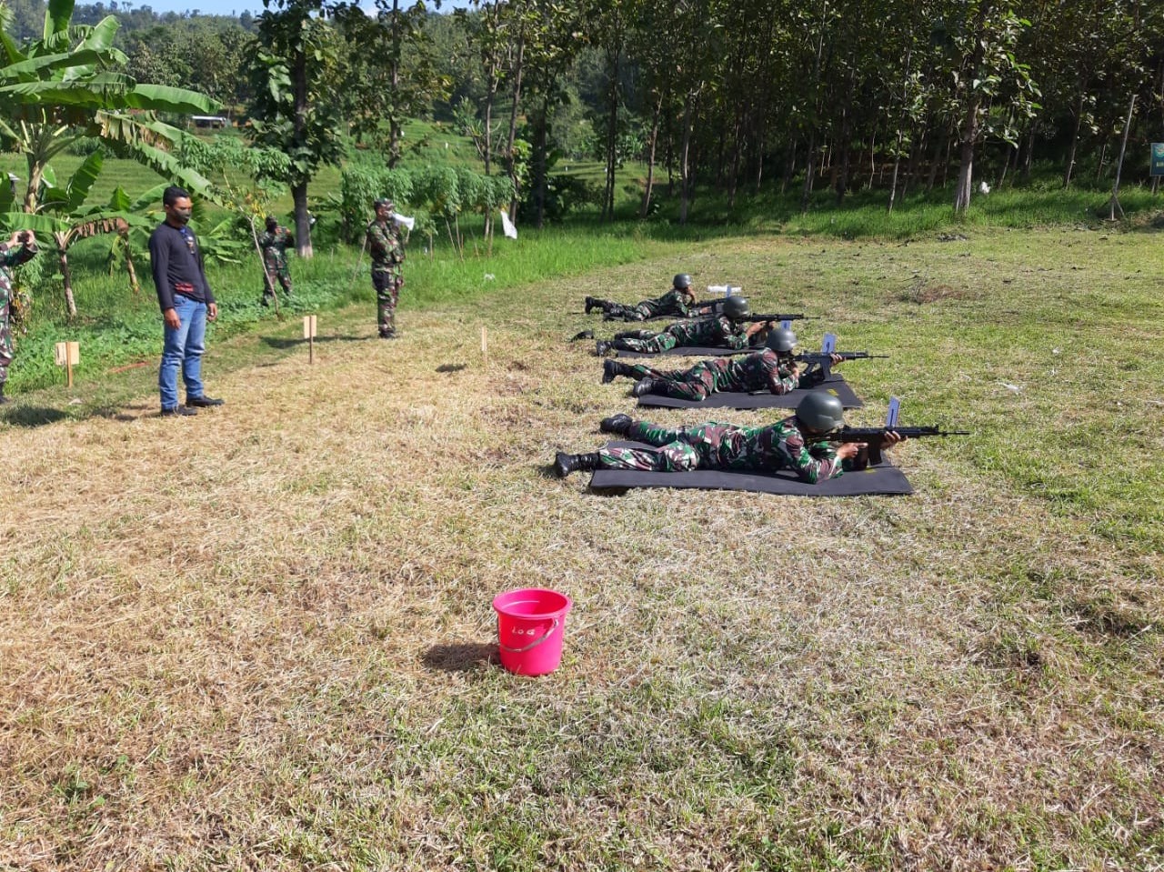 Asah Kemampuan Berperang, Prajurit Kodim 0615 Kuningan Latihan Menembak