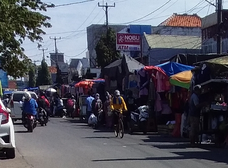 Omzet Pedagang Pasar Jatibarang Belum Stabil