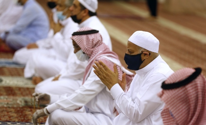 Perkantoran di Arab Saudi Mulai Buka, Ziarah dan Umrah Masih Ditutup