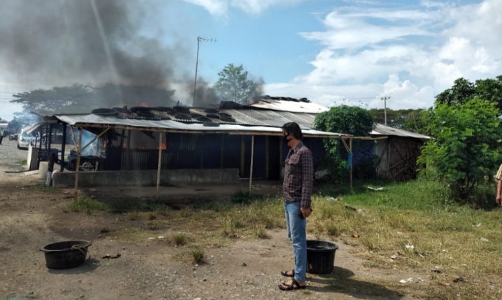 Warung Makan Plus Esek-esek di Indramayu Terbakar