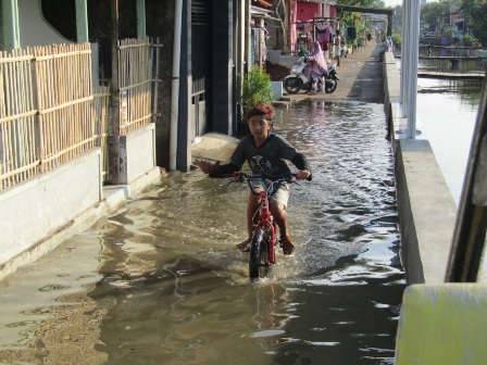 Banjir Rob Masih akan Terjadi, Air Laut Pasang Naik ke Daratan