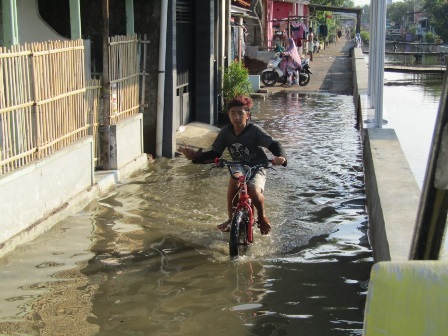 Penjelasan Terkait Bulan Purnama dan Rob di Pesisir Kota Cirebon