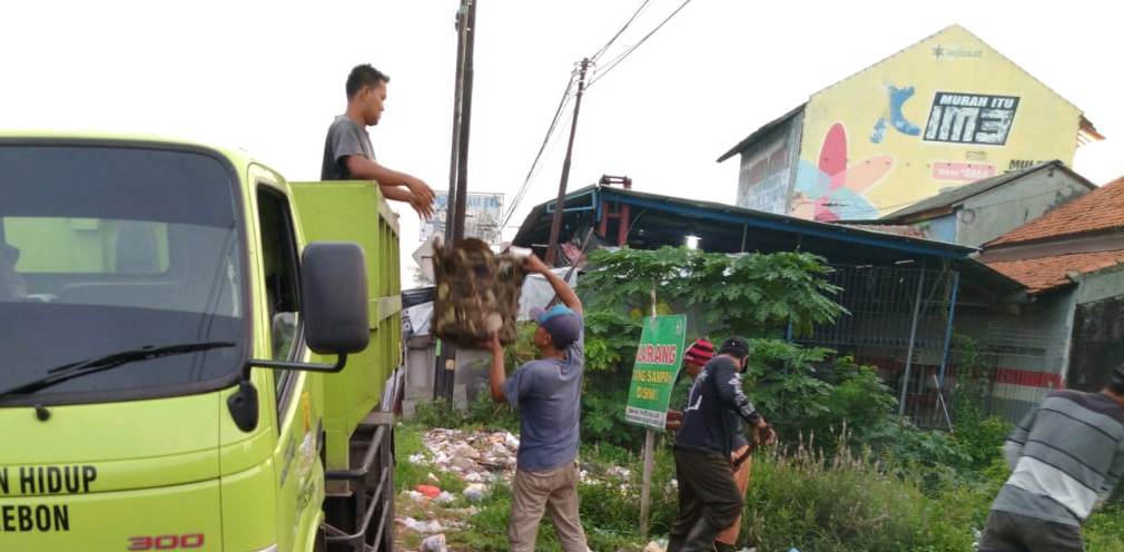 DLH Sisir Tumpukan Sampah Liar