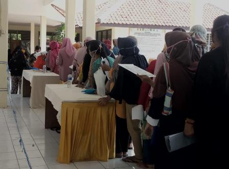 Pembagian Bantuan BLT Provinsi  Abaikan Protokol Covid-19