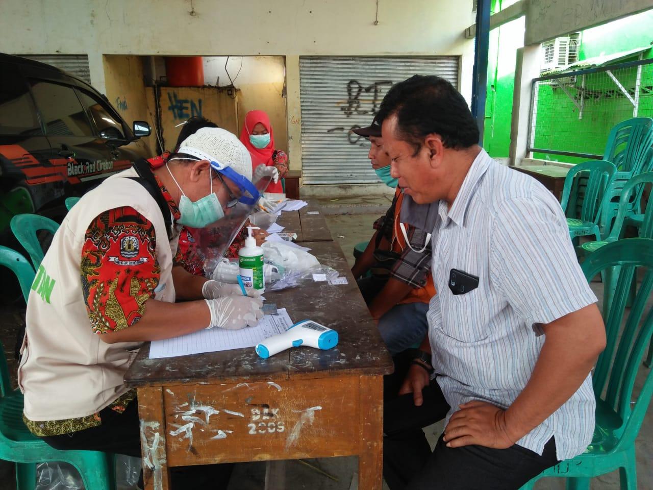 Pedagang Pasar Mundu Takut, Tutup Kios, Hindari Swab Test