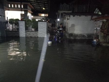 700 Rumah di Desa Ambulu Terendam Rob