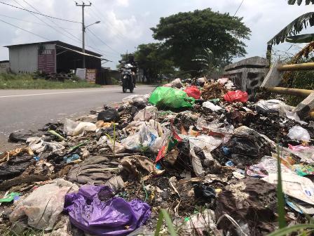 Warga Desa Mertapada Keluhkan Sampah