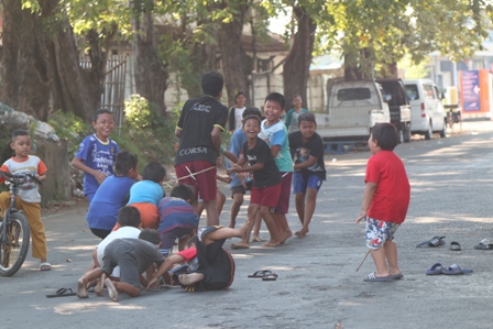 Pedagang Rugi, Jalan Kosong untuk Ruang Bermain