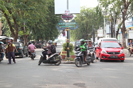 Tutup Jalan Bikin Repot, Warga Sidamulya Harus Memutar Jauh