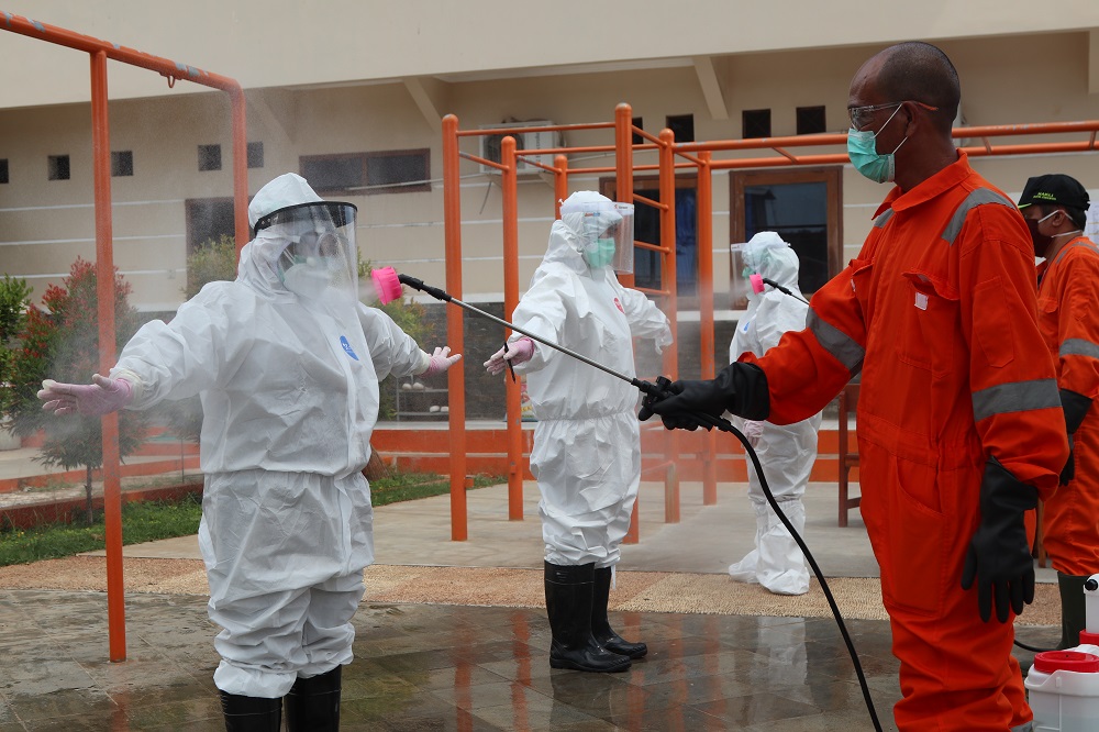 Tidak Ganti Sarung Tangan, Tenaga Medis Sebarkan Virus, Begini Faktanya