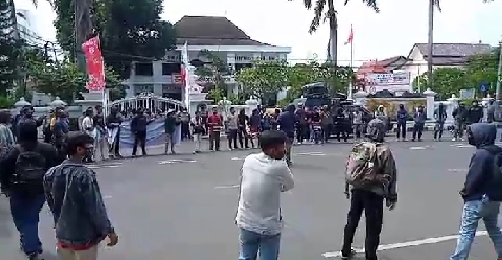 Demo Lagi, Mahasiswa Tolak Omnibus Law