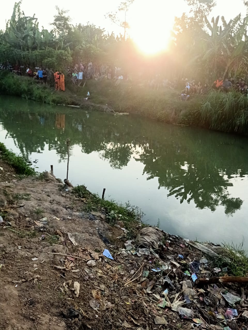 Cari Jasad Anak Tenggelam, Petugas Gabungan Sisir Sungai Ciwaringin