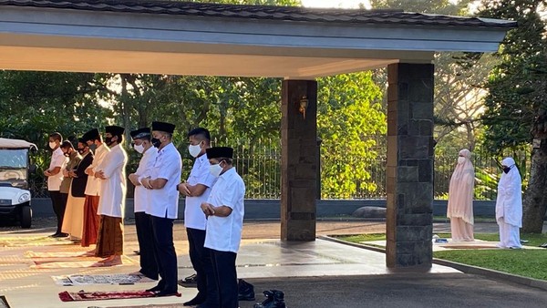 Presiden Jokowi Salat Idul Adha di Istana Bogor