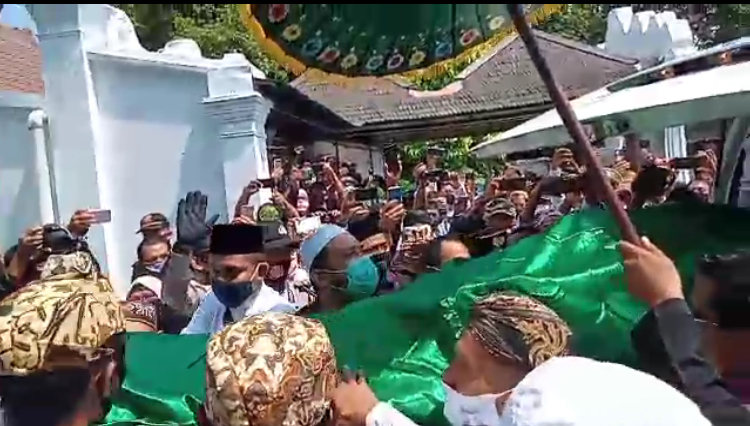Jenazah Almarhum Sultan Sepuh Tiba di Keraton Kasepuhan Cirebon