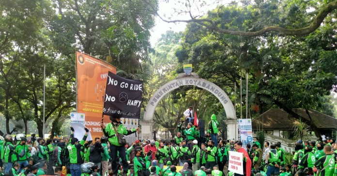 Ojol Bandung Tuntut Layanan Penumpang Dibuka