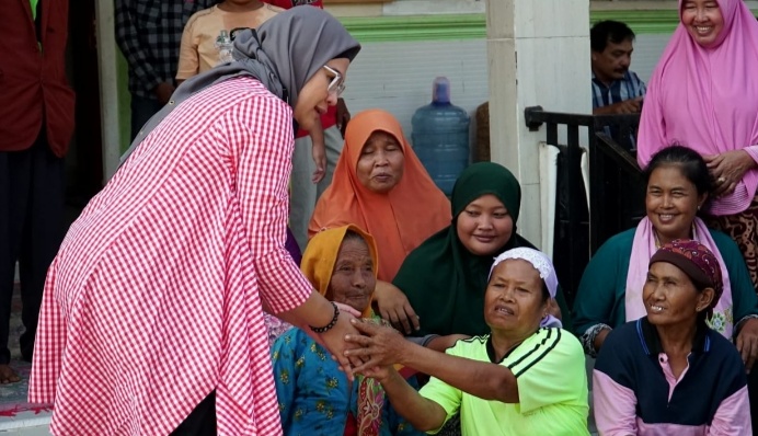 Bacabup Nina Blusukan Temui Warga Indramayu, Dukungan Terus Mengalir