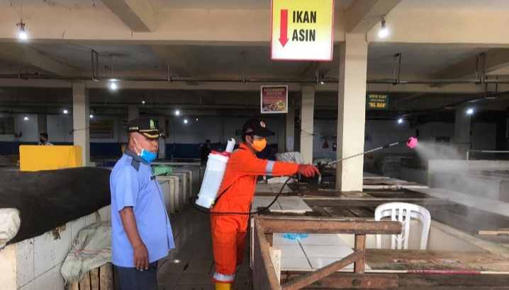 Ditemukan Pedagang Positif Covid-19, Pasar Pagi Disemprot Disinfektan