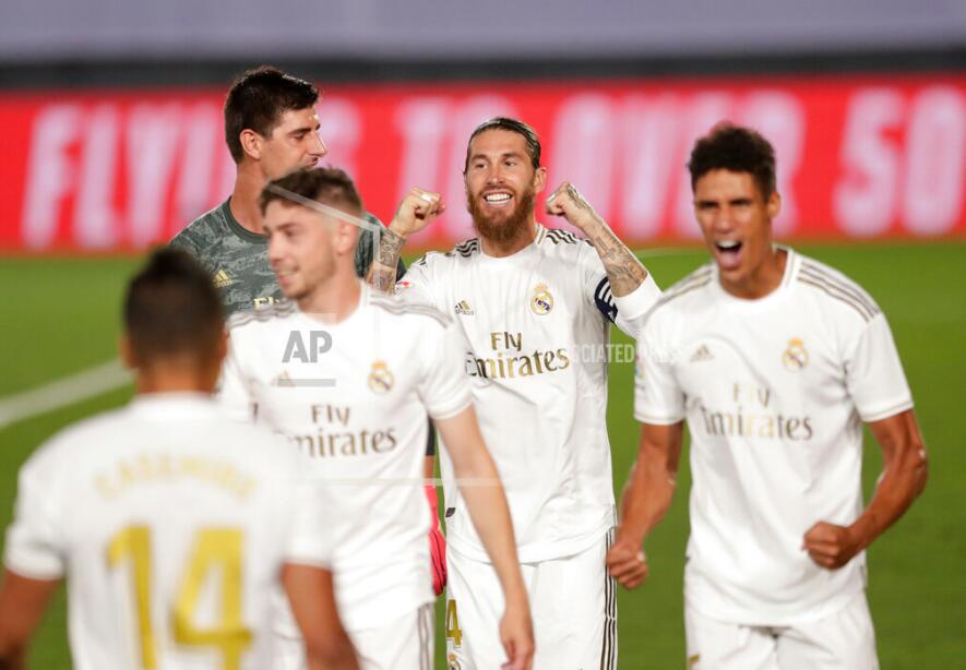 Real Madrid Juara La Liga 2019/2020, Barcelona Terpuruk