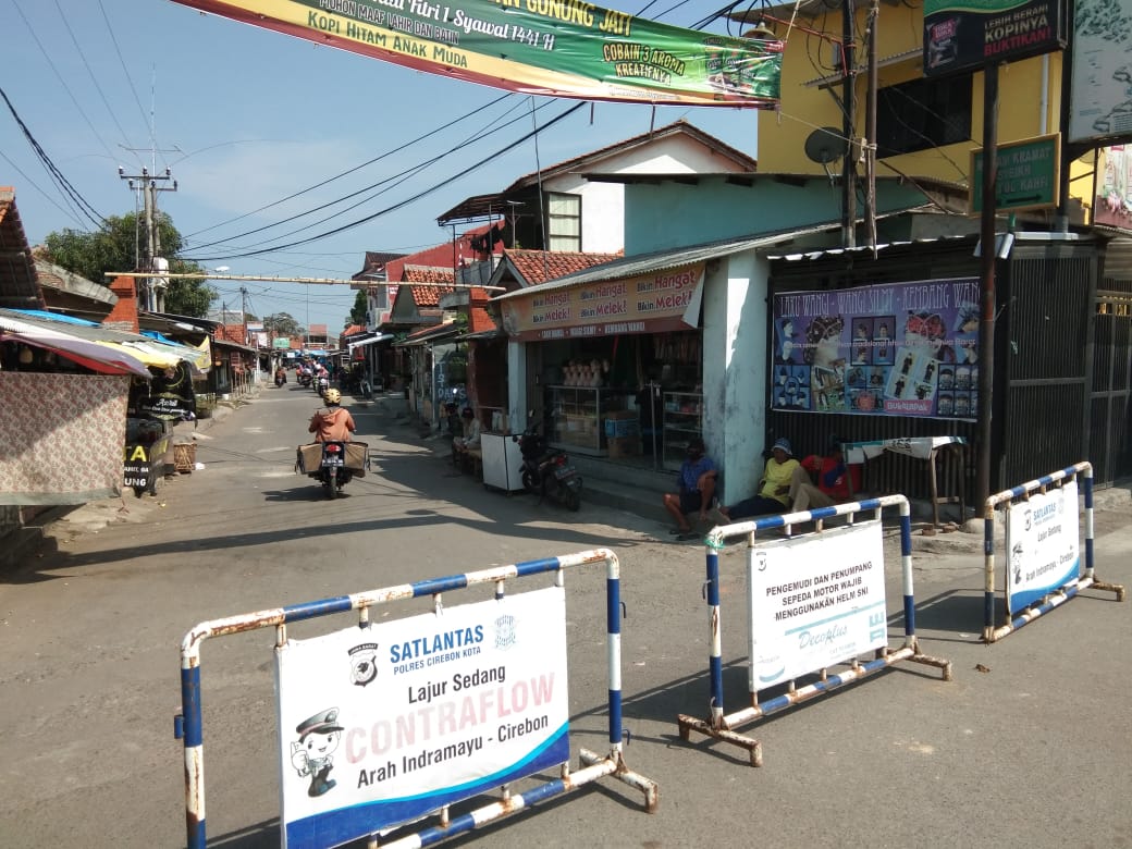 Persiapan Pemakaman Sultan Sepuh, Jalan Utama Komplek Makam Gunung Jati Disterilisasi