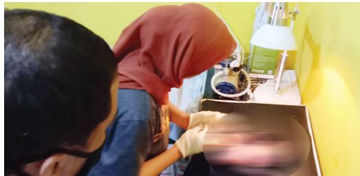 Temukan Bayi di Toilet Restoran, Orang Tuanya Masih 16 Tahun, Diduga Dibuang setelah Melahirkan