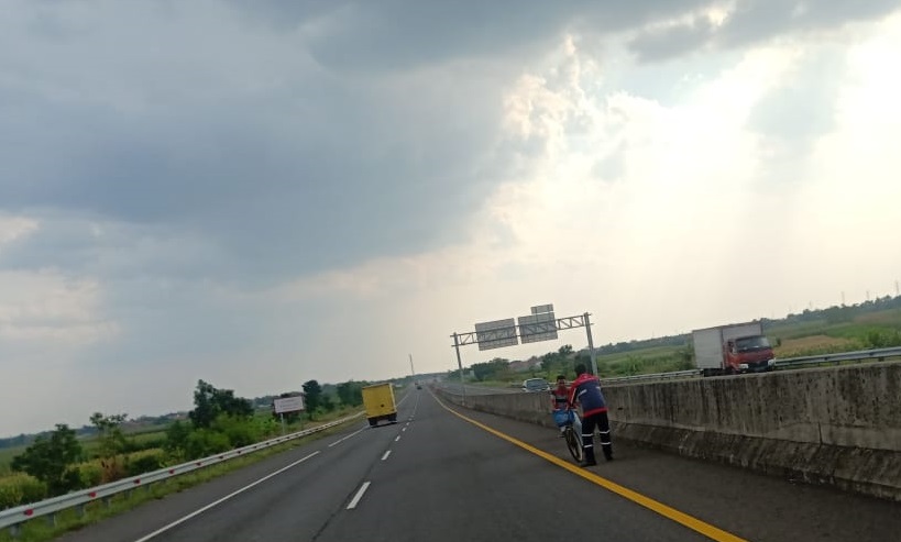 Ditanya Petugas, Pesepeda di Tol Ngaku Mau ke Eropa