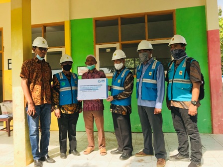 Peduli Pendidikan, YBM PLN Cirebon Bantu Sambungan Listrik