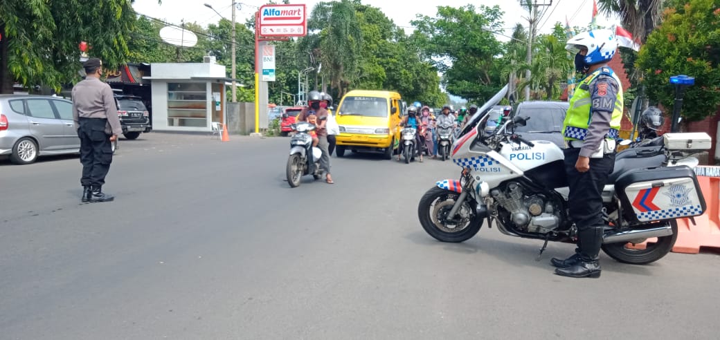 Detik-detik Peringatan Proklamasi, Kendaraan di Jalan Raya Diberhentikan