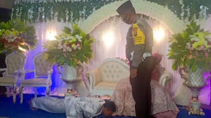 Sebelum Malam Pertama, Pengantin Ini Push Up di Pelaminan, Ini Penyebabnya