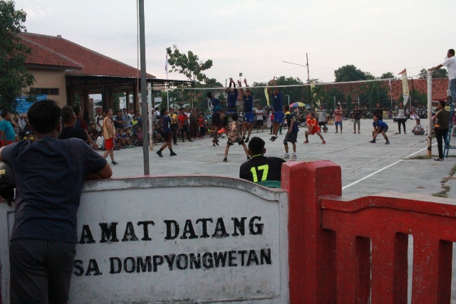 Peringatan HUT Ke-75 RI di Desa Dompyong Wetan Meriah