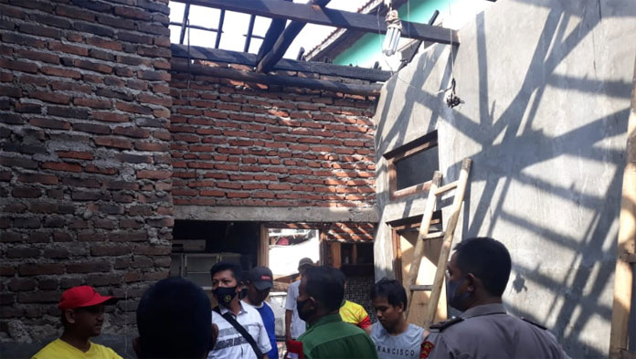 Dini Hari, Rumah Warga Sindangmekar Terbakar