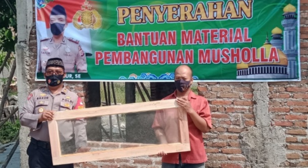 Polsek Depok Bantu Pembangunan Musala Assalam