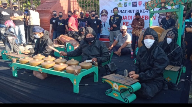 Peringati Hari Jadi Ke-651 Kota Cirebon Bagi-bagi Masker